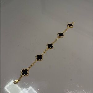 Elegant Gold and Black Clover Bracelet